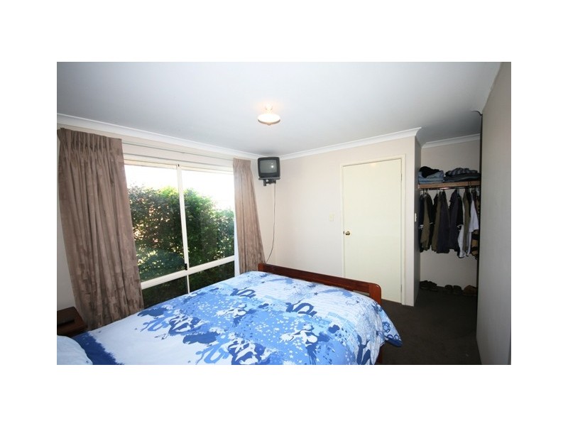 16 Pyrenees Court, Caversham WA 6055
