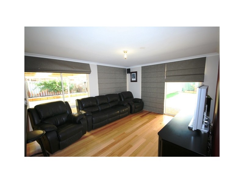 16 Pyrenees Court, Caversham WA 6055