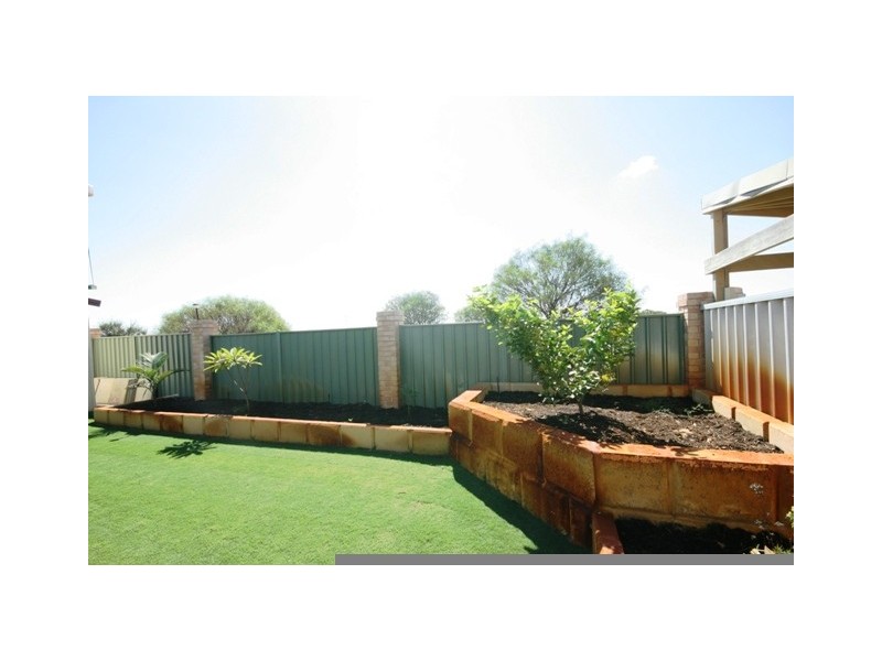 16 Pyrenees Court, Caversham WA 6055