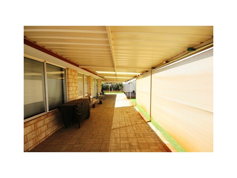 16 Pyrenees Court, Caversham WA 6055