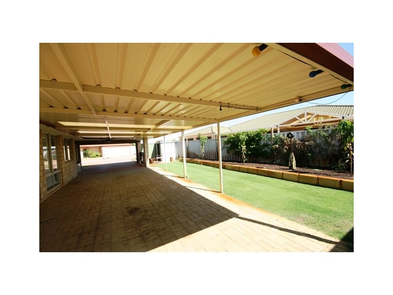 16 Pyrenees Court, Caversham WA 6055