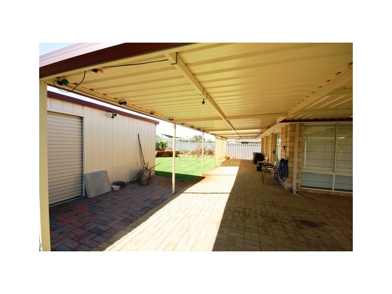 16 Pyrenees Court, Caversham WA 6055
