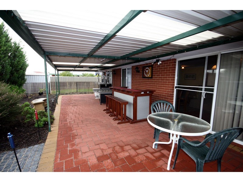 8 Jitti Court, South Guildford WA 6055