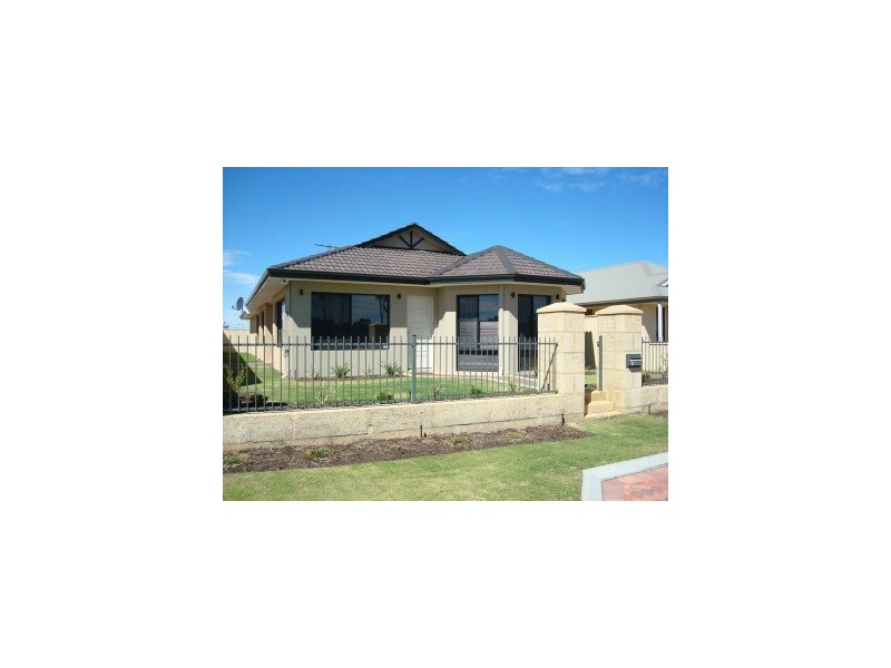 12 Pitta Corner, Success WA 6164