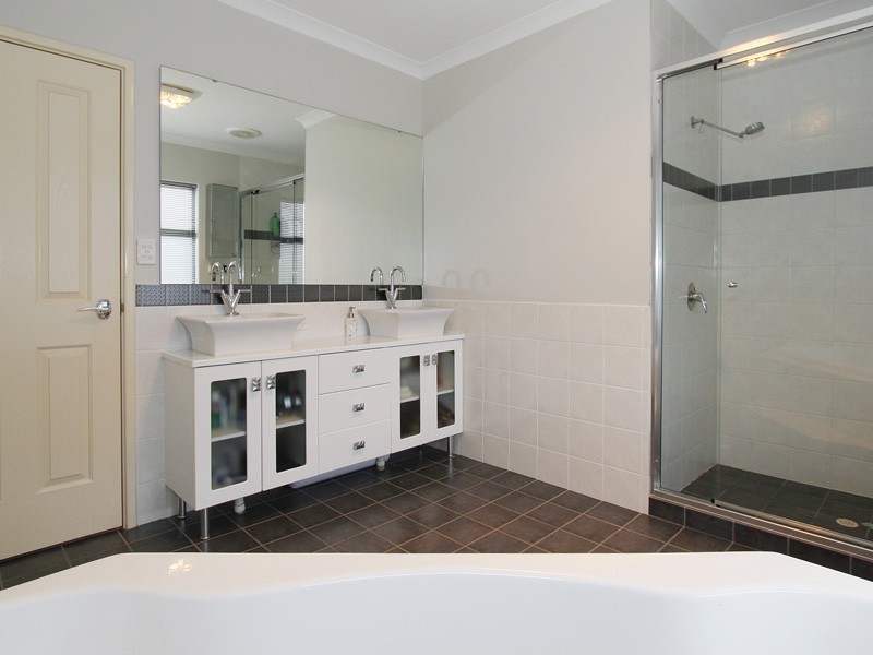 12 Azure Street, Southern River WA 6110