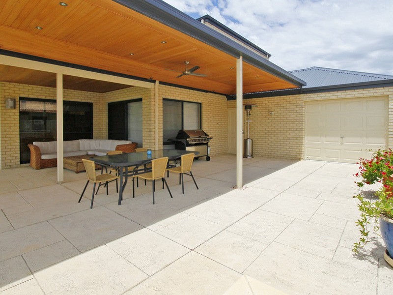 12 Azure Street, Southern River WA 6110