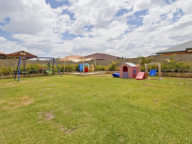 12 Azure Street, Southern River WA 6110