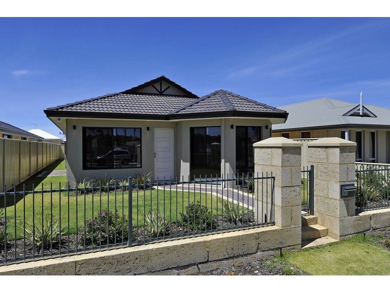 12 Pitta Corner, Success WA 6164