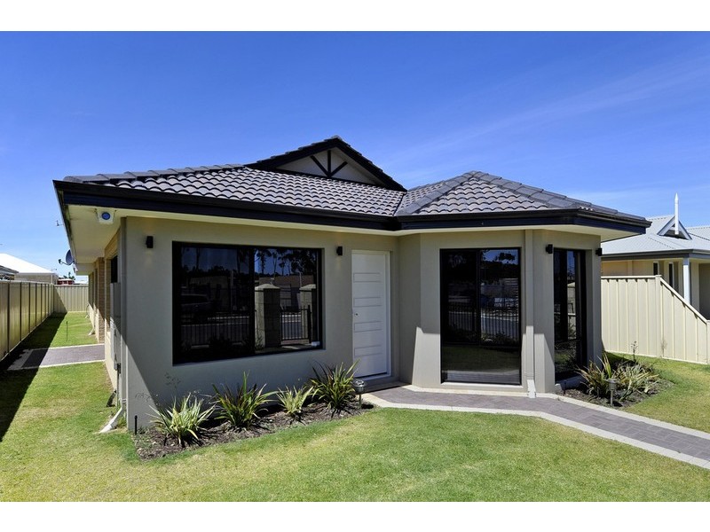 12 Pitta Corner, Success WA 6164