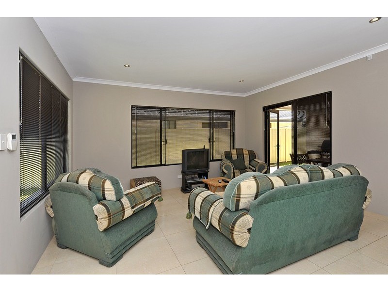 12 Pitta Corner, Success WA 6164