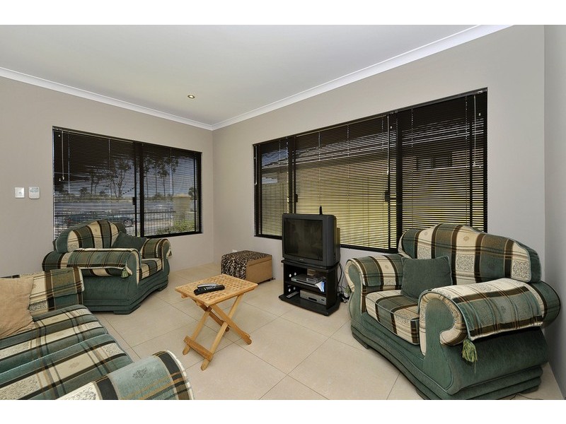12 Pitta Corner, Success WA 6164