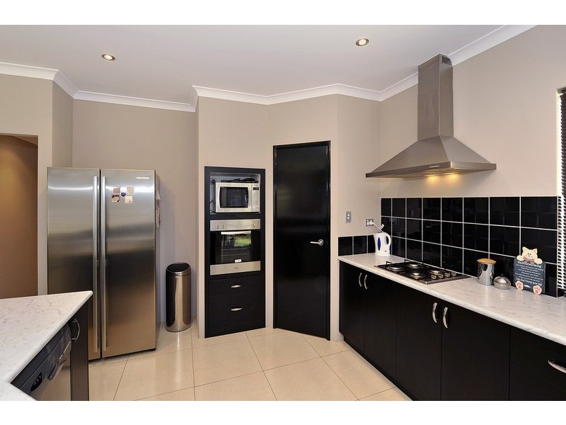 12 Pitta Corner, Success WA 6164