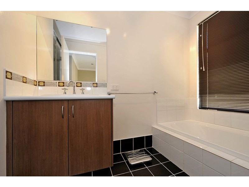 12 Pitta Corner, Success WA 6164