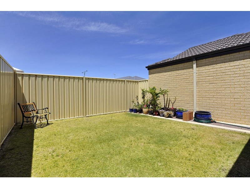 12 Pitta Corner, Success WA 6164