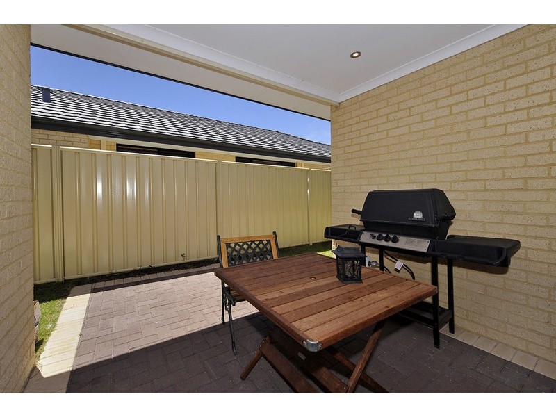 12 Pitta Corner, Success WA 6164