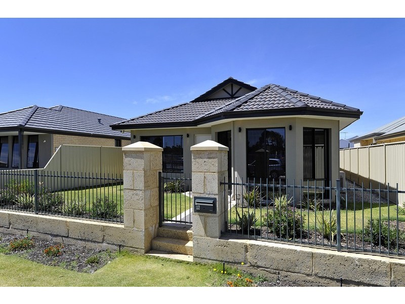 12 Pitta Corner, Success WA 6164