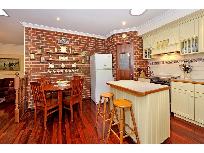 9 Logie Vale, Lesmurdie WA 6076