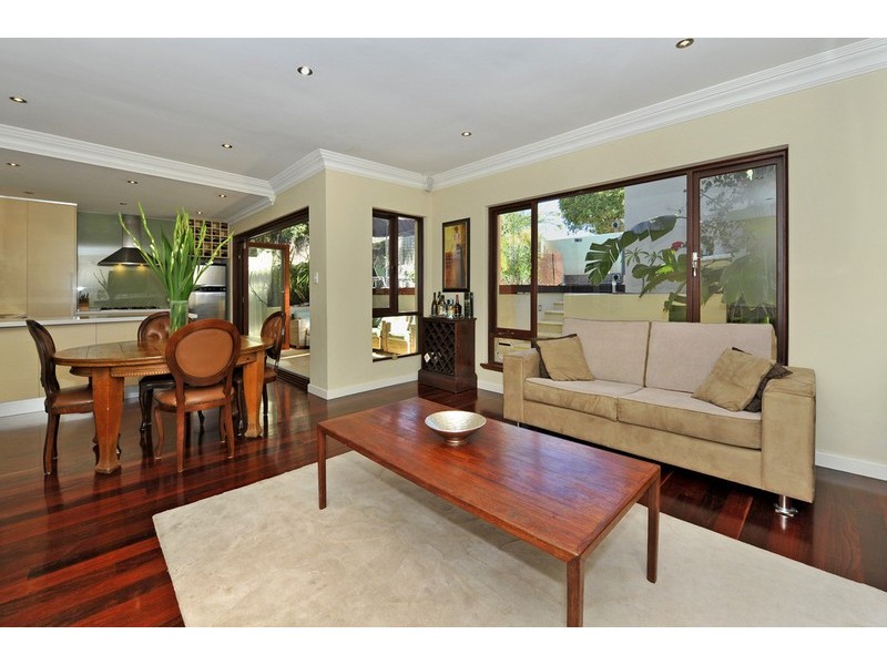 211 Peninsula Road, Maylands WA 6051