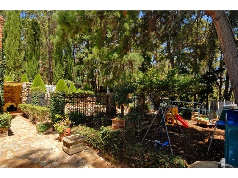 200 Moray Road, Glen Forrest WA 6071