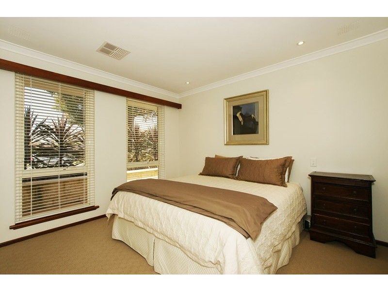 31 Collingwood St, Dianella WA 6059