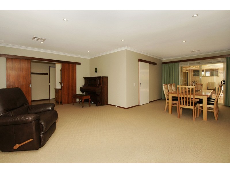 31 Collingwood St, Dianella WA 6059