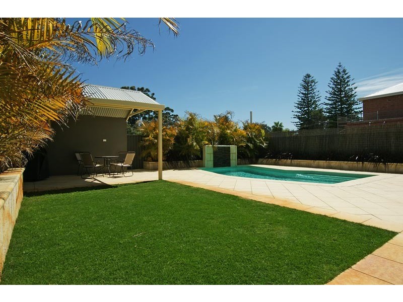 31 Collingwood St, Dianella WA 6059