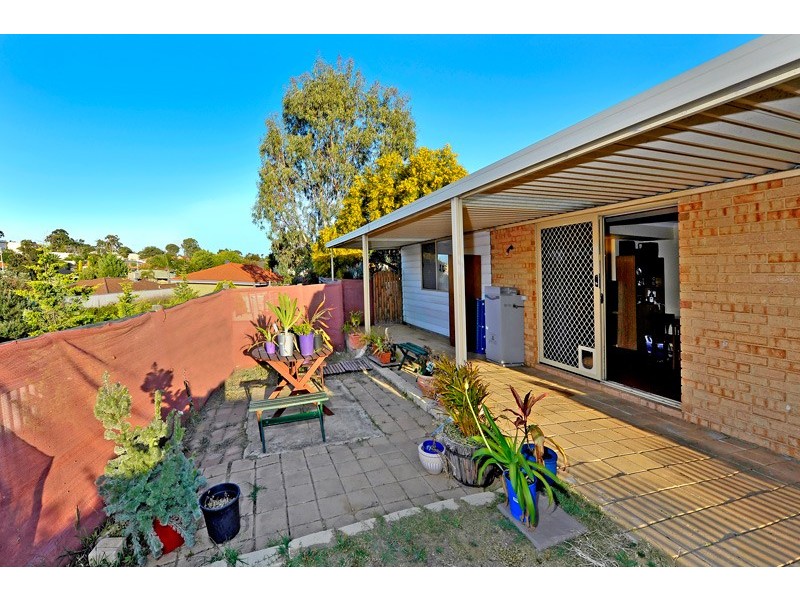 17 Hargrave Place, Parmelia WA 6167