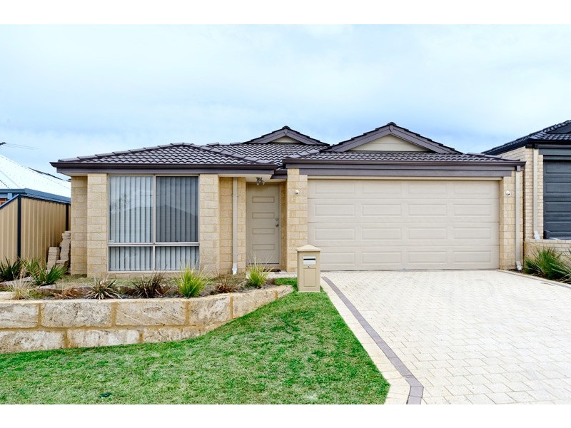 8 Hollywood Heights, Clarkson WA 6030