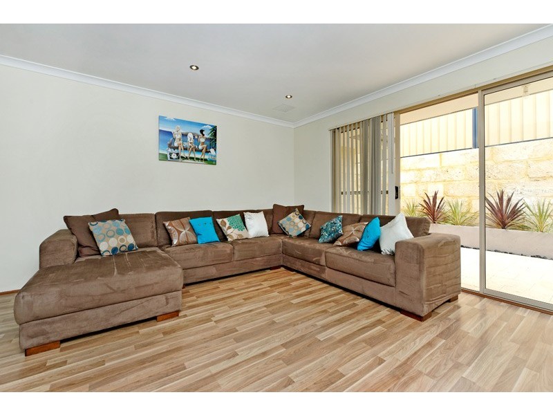 8 Hollywood Heights, Clarkson WA 6030