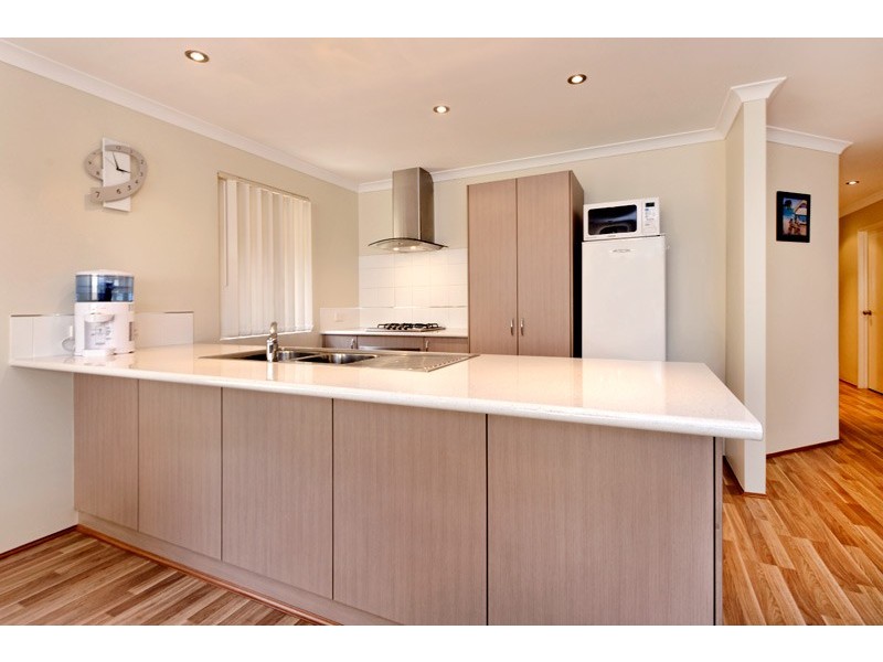 8 Hollywood Heights, Clarkson WA 6030