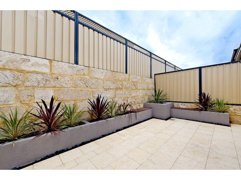 8 Hollywood Heights, Clarkson WA 6030