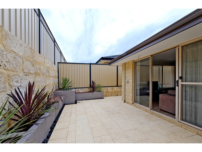 8 Hollywood Heights, Clarkson WA 6030