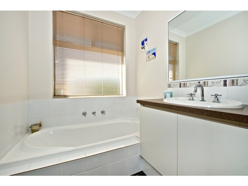 2 Campaspe Drive, Success WA 6164