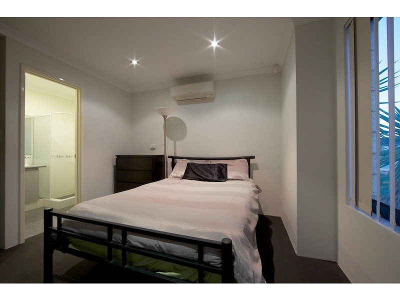 8 Morolo Street, Seville Grove WA 6112