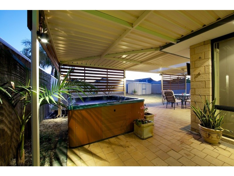 8 Morolo Street, Seville Grove WA 6112