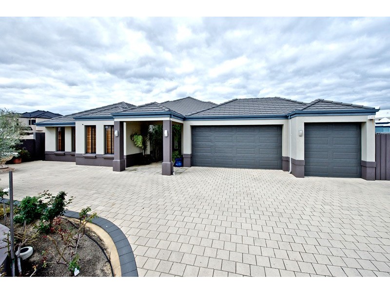 No. 33 Ragamuffin Pt, Halls Head WA 6210