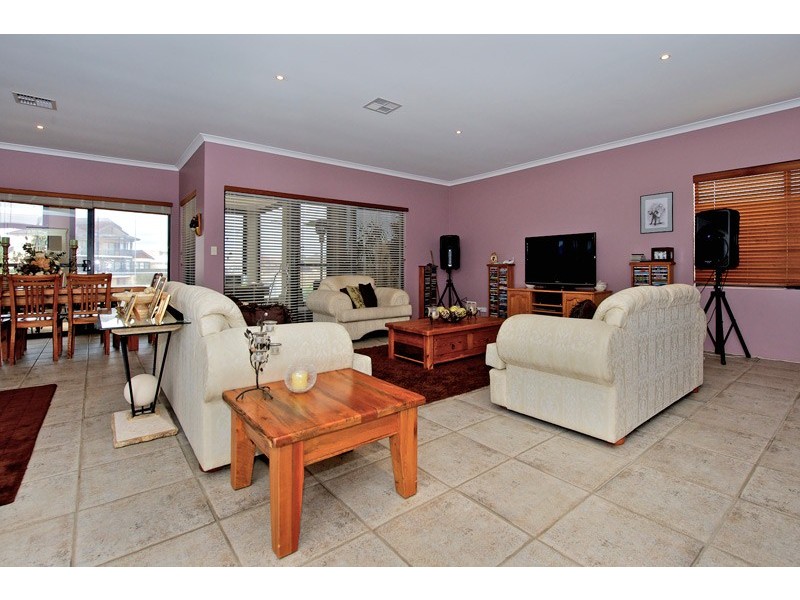 No. 33 Ragamuffin Pt, Halls Head WA 6210