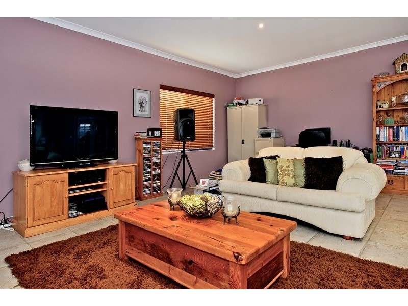 No. 33 Ragamuffin Pt, Halls Head WA 6210
