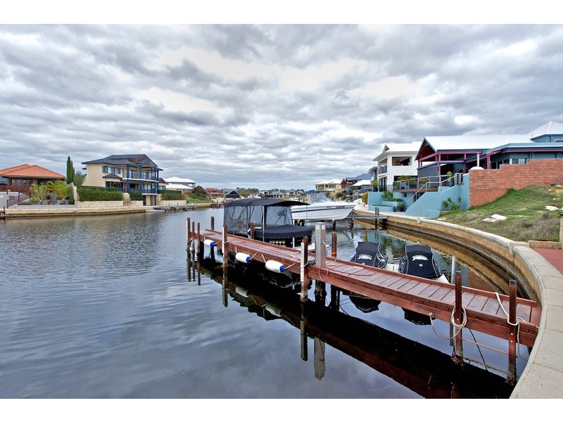 No. 33 Ragamuffin Pt, Halls Head WA 6210