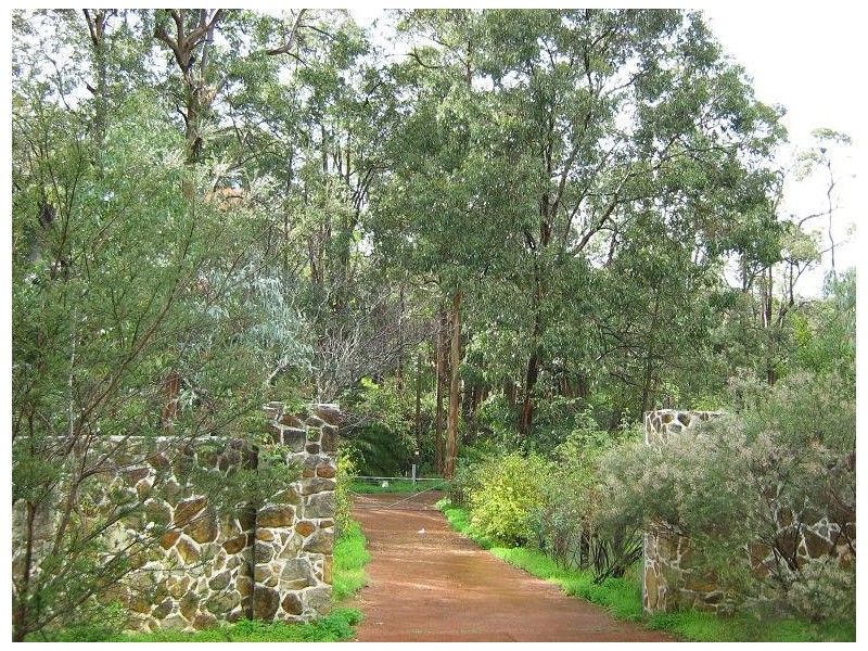 83 Hardey Rd, Glen Forrest WA 6071