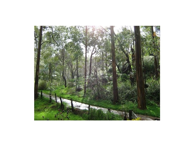 83 Hardey Rd, Glen Forrest WA 6071