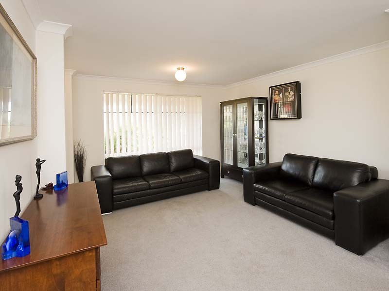 4 Castle Court, Wannanup WA 6210