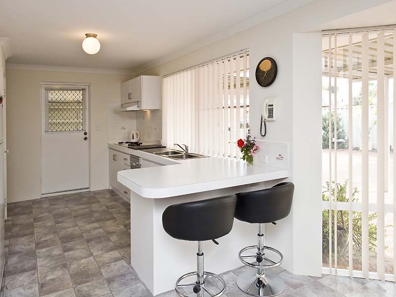 4 Castle Court, Wannanup WA 6210