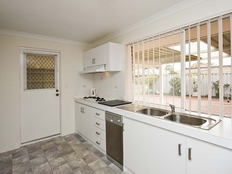 4 Castle Court, Wannanup WA 6210