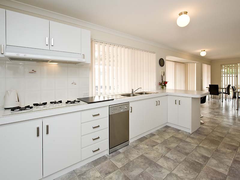 4 Castle Court, Wannanup WA 6210