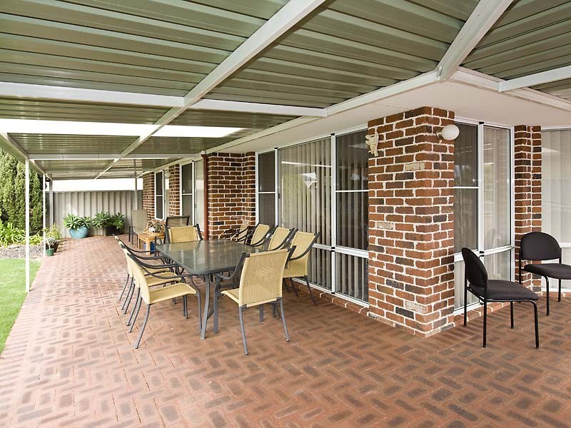 4 Castle Court, Wannanup WA 6210