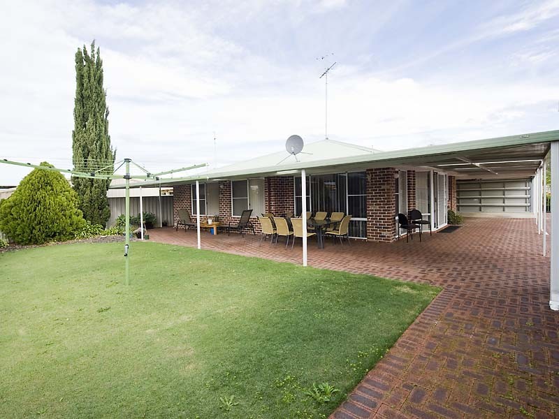 4 Castle Court, Wannanup WA 6210