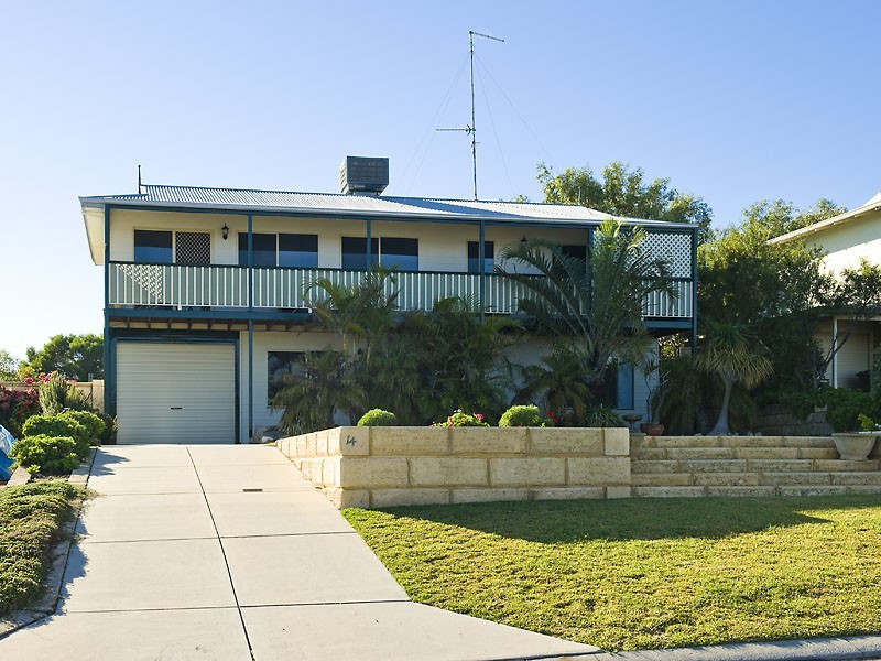 14 Larwood Elbow, Seabird WA 6042