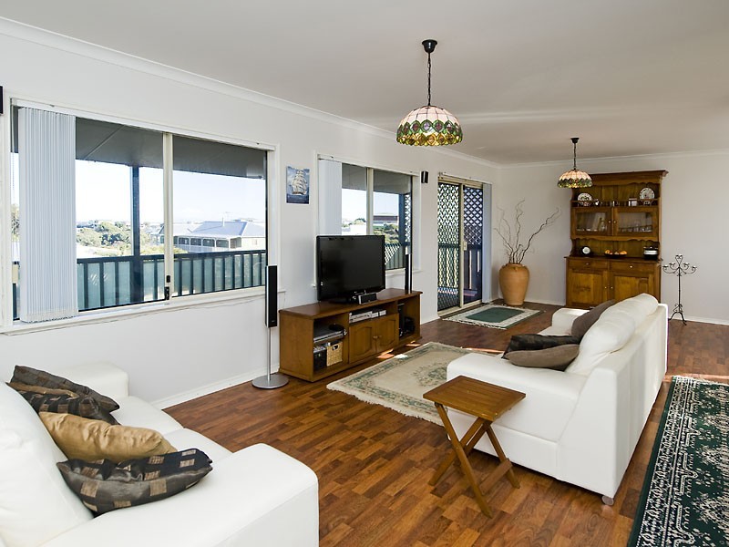 14 Larwood Elbow, Seabird WA 6042