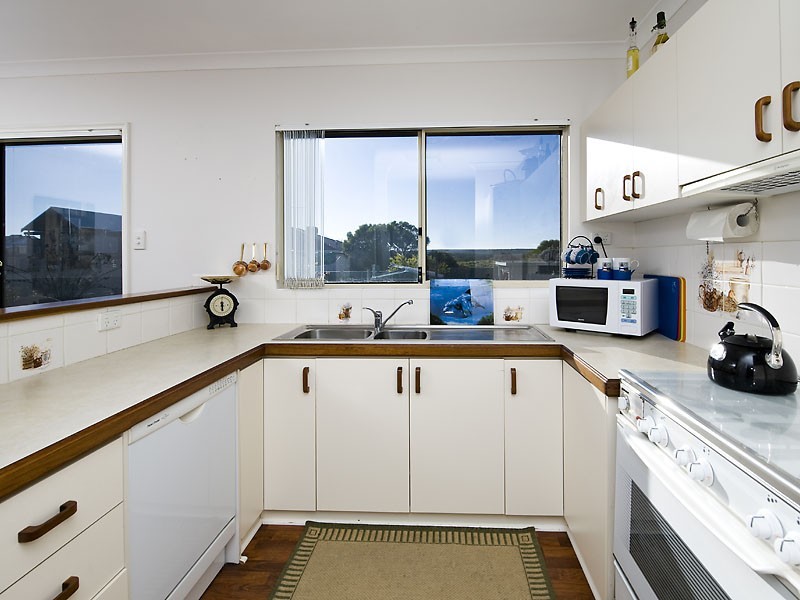 14 Larwood Elbow, Seabird WA 6042